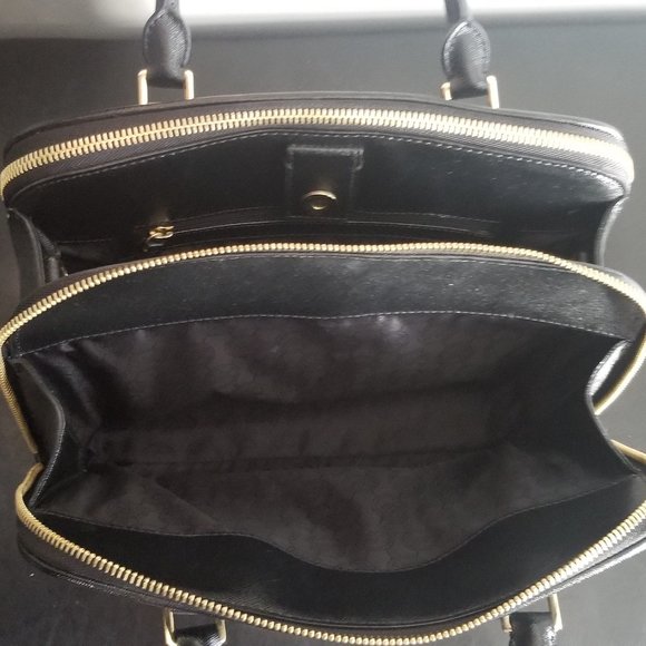 Michael Kors Black Handbag! - Picture 6 of 9